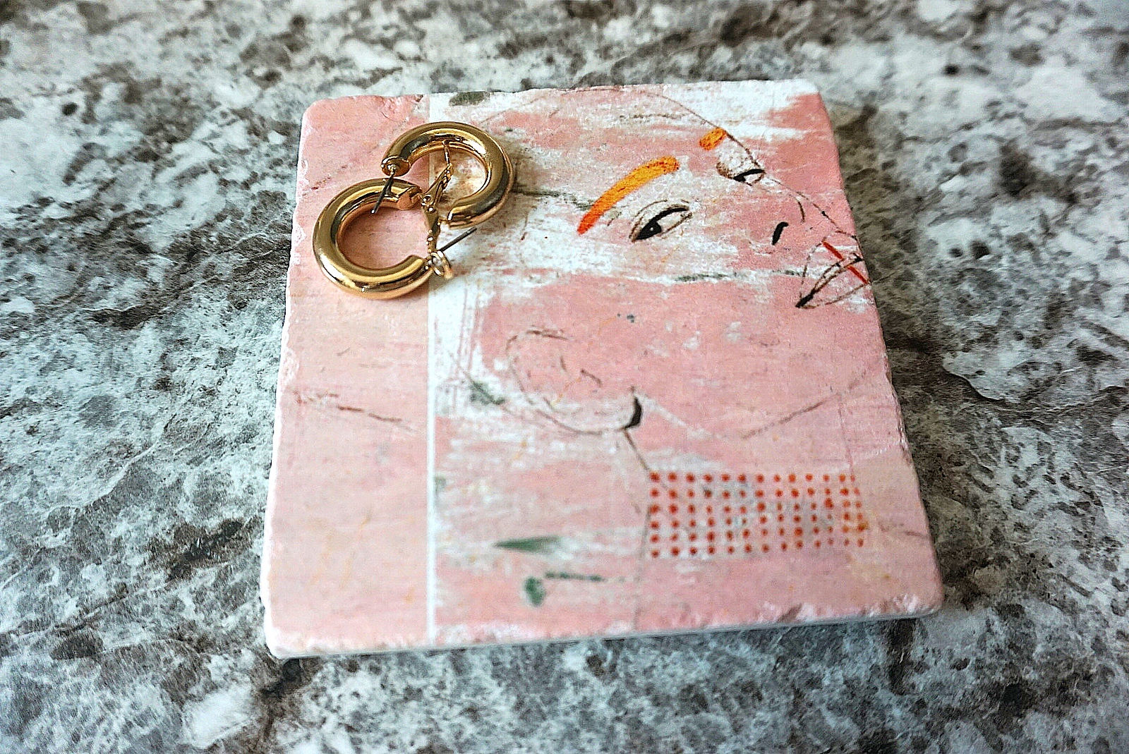 GOLD EYEBROWS MAMI STONE MARBLE COASTER